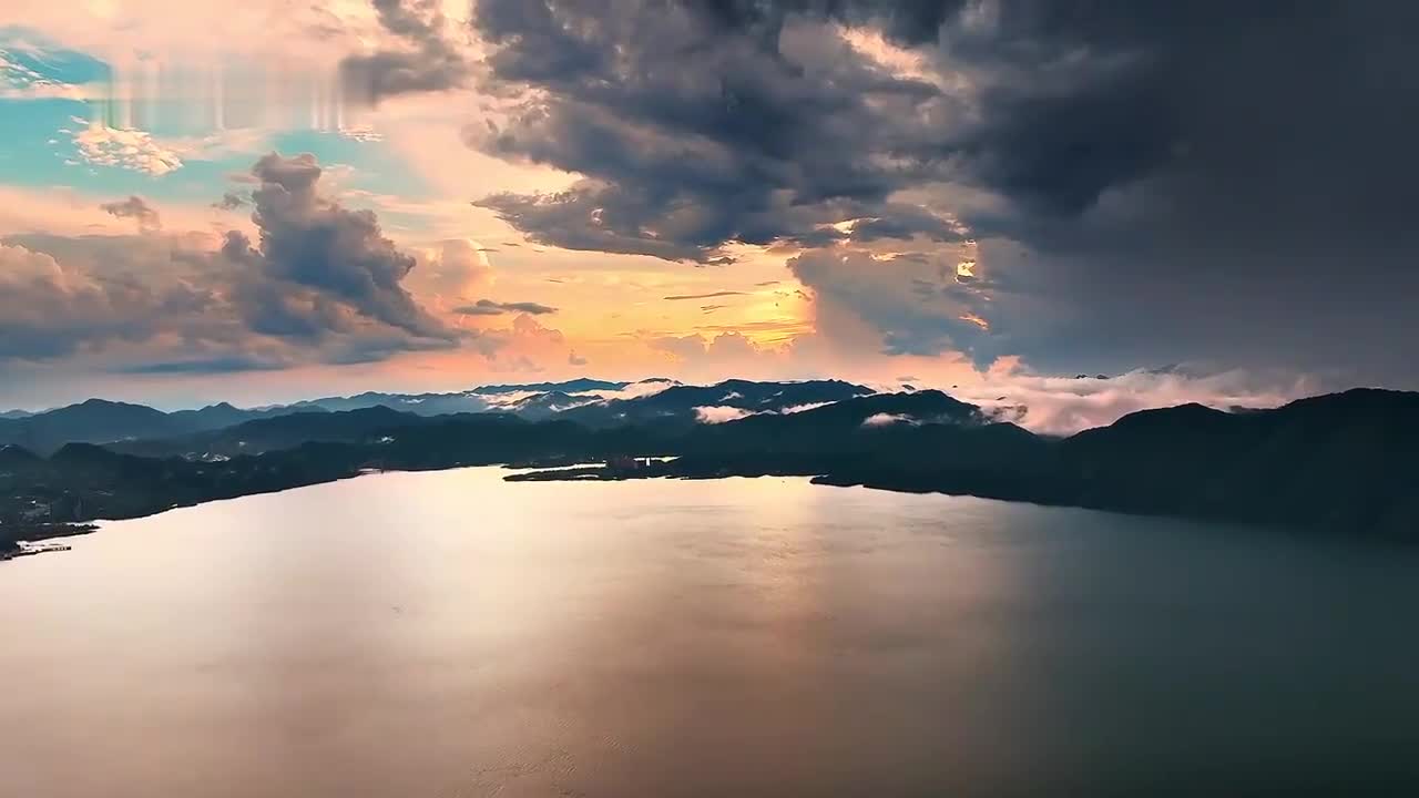 绚丽多彩!夕阳印照下的太平湖像一幅映像画