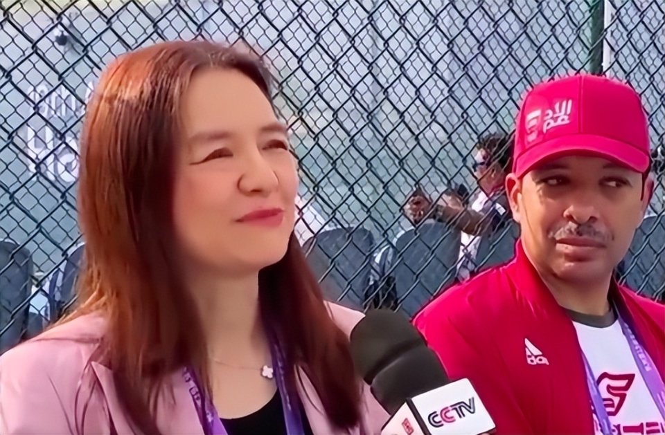 棋后诸宸远嫁卡塔尔24年,47岁美人依旧,小女儿参加杭州亚运会|国际象棋|科斯坚纽克|欣德|达卡|比赛_手机新浪网