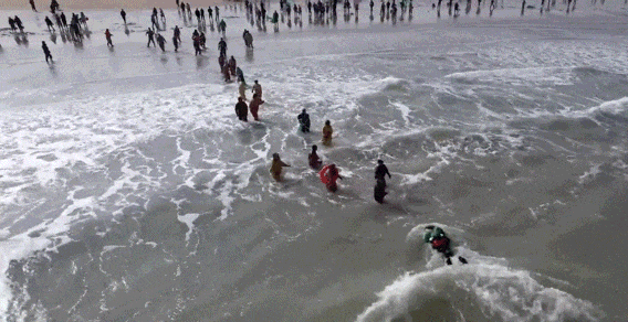 海浪 来源：中国新闻周刊