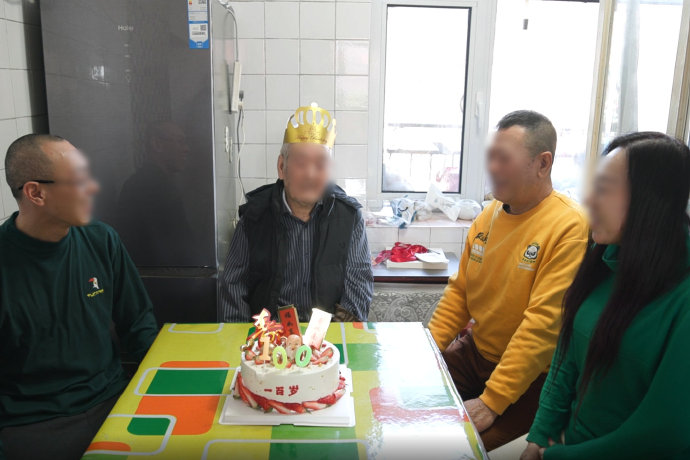 离监探亲最温暖的向往新生之路辽宁监狱组织开展罪犯离监探亲活动