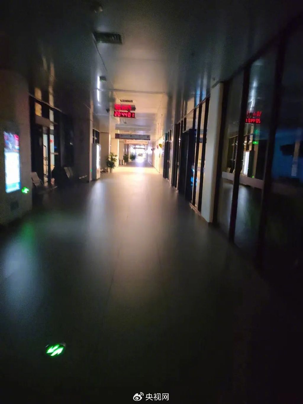 抖音上线付费聊天装扮商城，对标QQ首次试水社交商业化