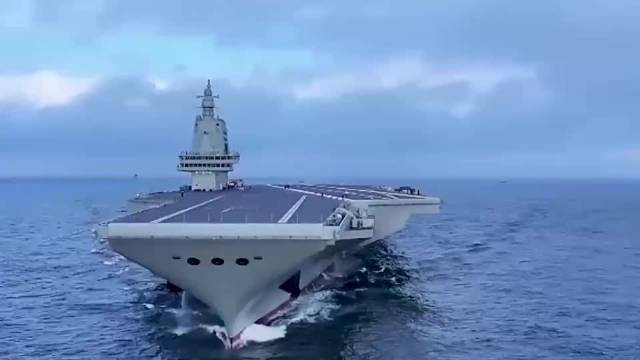 福建舰成功完成首次海试 顺利返回江南造船厂码头