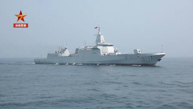 中国海军“万吨大驱”率编队赴南海训练，专家：正当合理，符合国际法