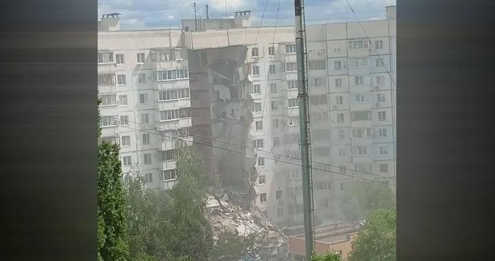 俄罗斯遭大规模炮击！一居民楼坍塌，数人被埋