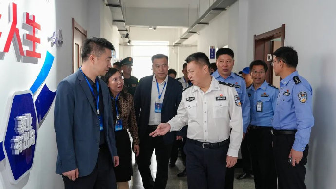 领导和相关人员,省局教育改造处,鞍山南台监狱领导班子以及民警代表等