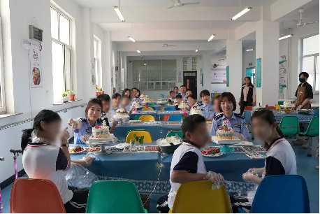 国际儿童节│微光送暖 爱伴"童"心_城市频道_新浪网