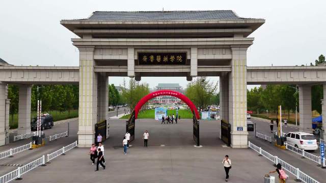 直辖市)的7500余名新同学,怀揣着梦想与憧憬,迈进齐鲁医药学院的大门