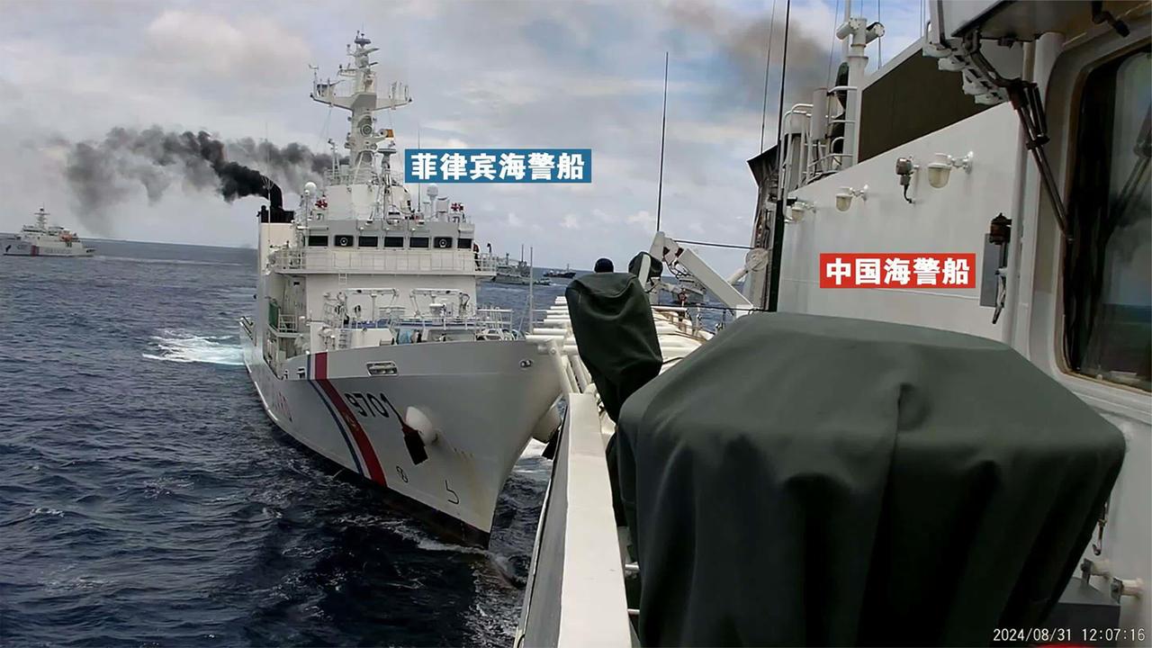 中国海警局就菲9701号船故意冲撞我海警5205舰发表谈话