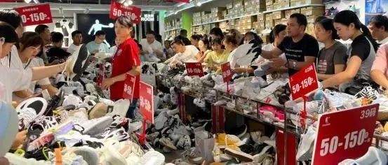 年入2300亿！“廉价”中产三宝，拿下抠门中产，连穷鬼都不放过