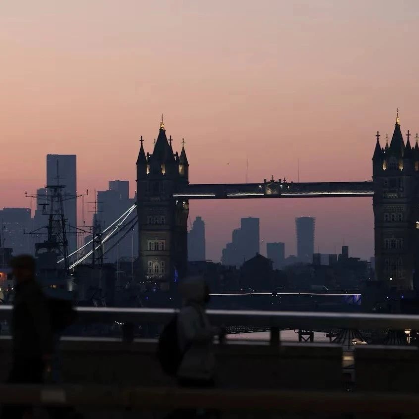 英国PMI站上荣枯线，8月降息已被定价？英镑走强或只是“昙花一现”