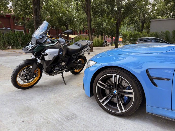 全新BMW R 1300 GS Adventure深度试驾测评