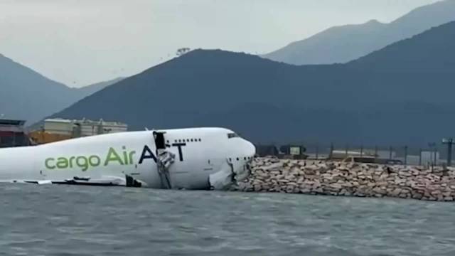 香港机场货机坠海事故细节：事故发生前未收到任何求救信号，巡逻车在安全距离内被飞机撞落海中