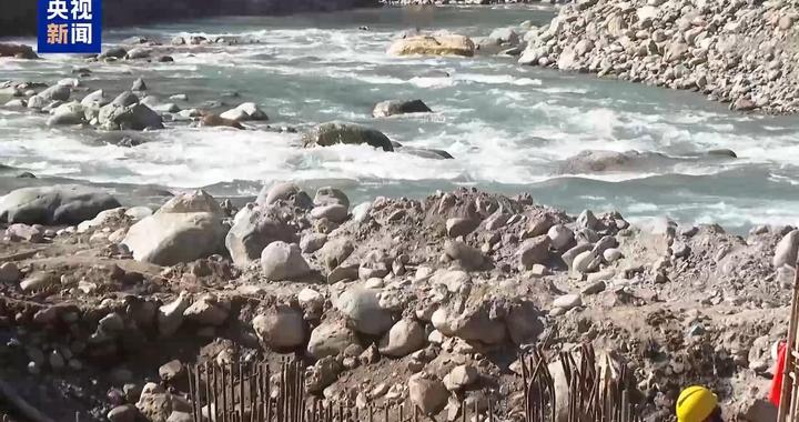 中企承建巴基斯坦巴拉科特水电站大坝成功截流