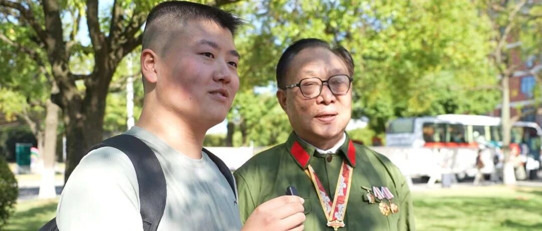 戎装遇重阳,赤子情更深