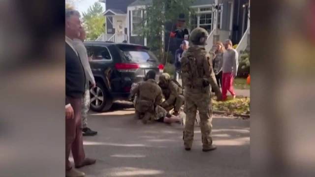 美国边境巡逻队暴力执法误伤公民