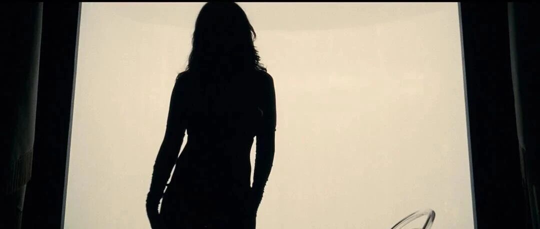 还是脱衣舞厅那套把戏