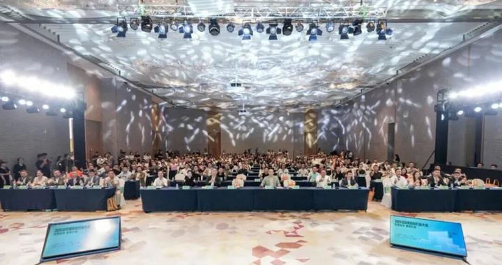 聚势共谋大业 2025泛家居旧改行业大会举行