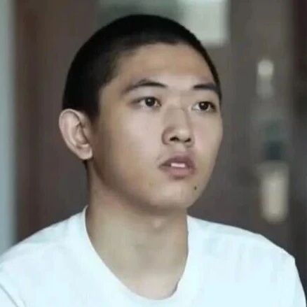 轻信“背黄金10万块一趟”，18岁高中生被骗到缅北51天：上热搜被关3天后释放