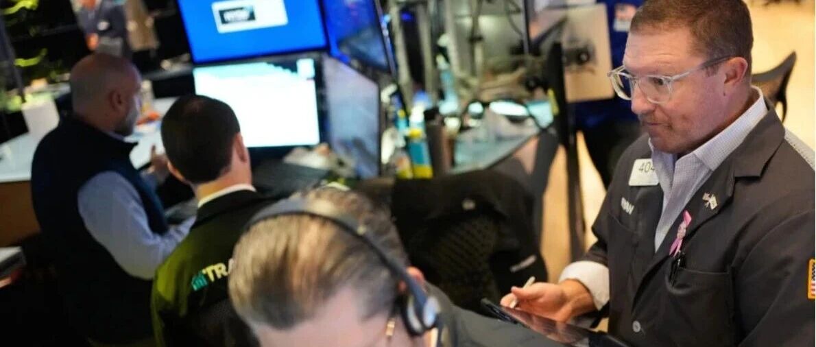 北京时间21:29，特朗普教科书般救市