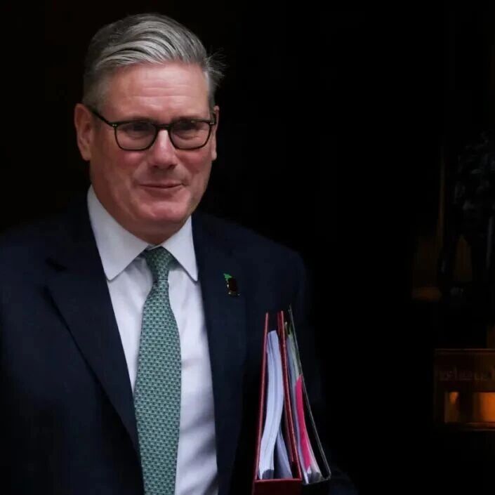 英镑GBPUSD短线承压：英国工党内讧叠加疲软数据，市场提前消