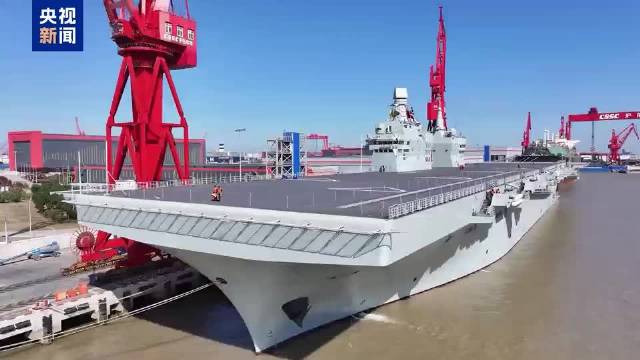 海军四川舰开展首次航行试验