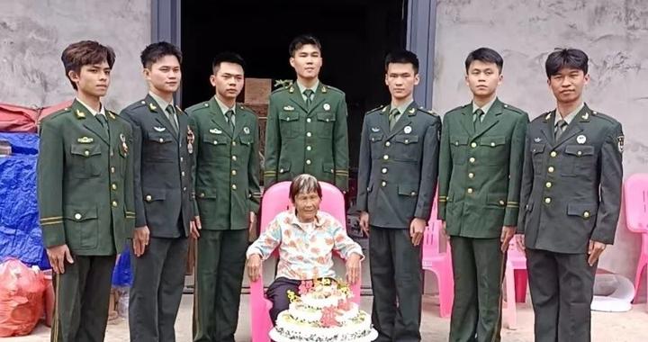 1人现役，6人退役！7个孙子身披戎装为奶奶祝寿