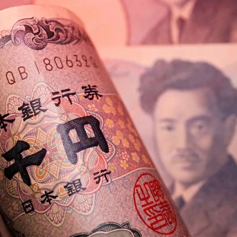 日元空头狂欢！政府撒20万亿、央行放慢加息，日本汇市迎“第