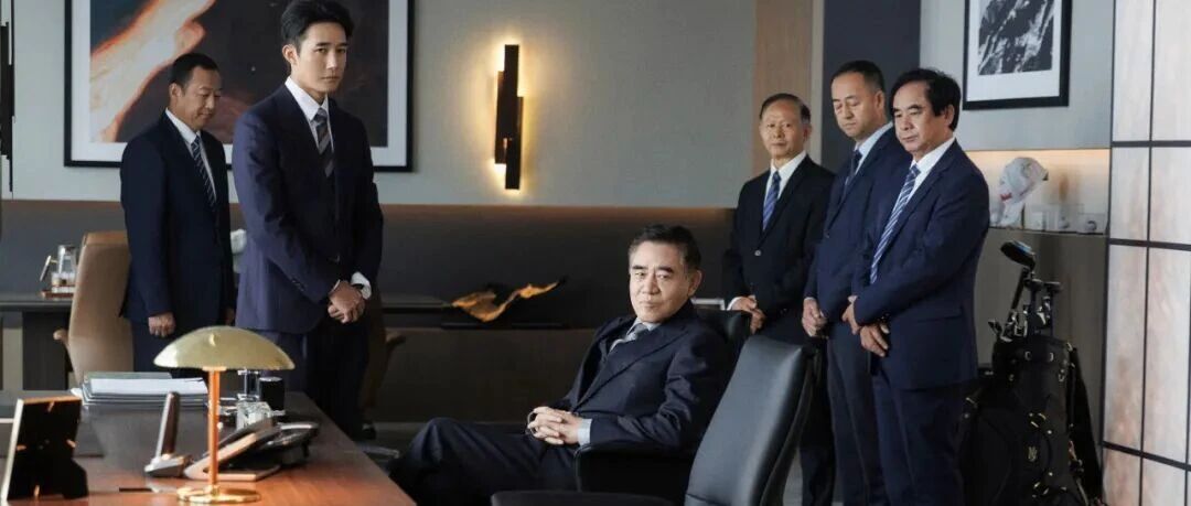 巨人之病：颠倒的世界，有毒的官僚机构