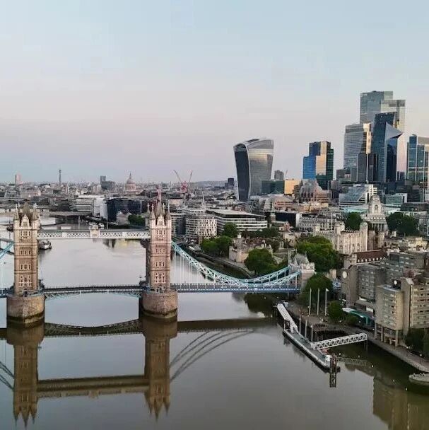 英镑GBPUSD承压加剧：CBI产出预期断崖式下滑，市场情绪危机全面蔓延