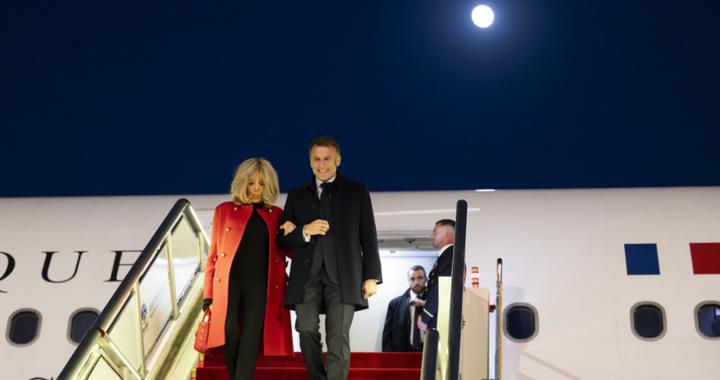 马克龙抵京后发文