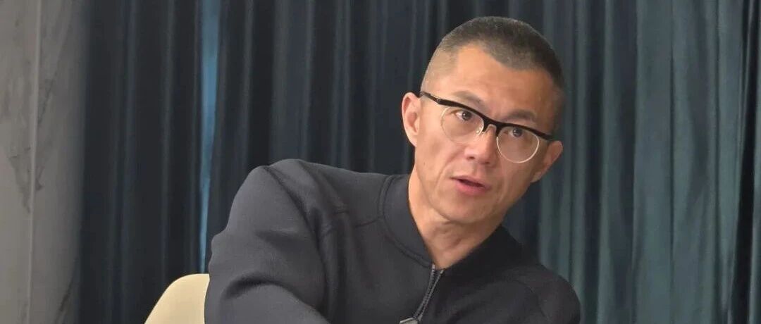 2400多万粉丝大V陈震被全网多平台禁言，此前开劳斯莱斯闪灵出车祸被通报，近期有言论引质疑