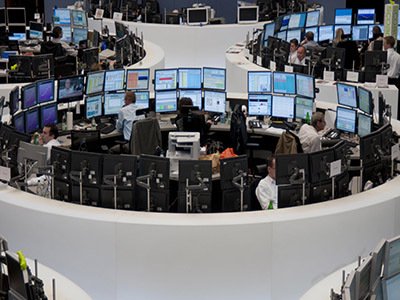 华尔街严阵以待年底“钱荒”，美联储本周或暗示重启“印钞