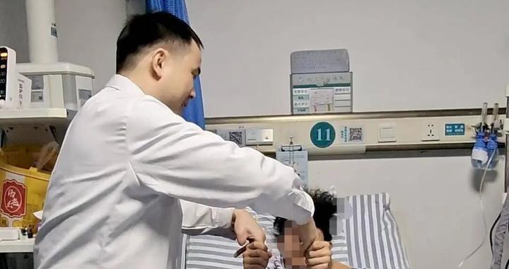 19岁大学生突然瘫半边！医生提醒