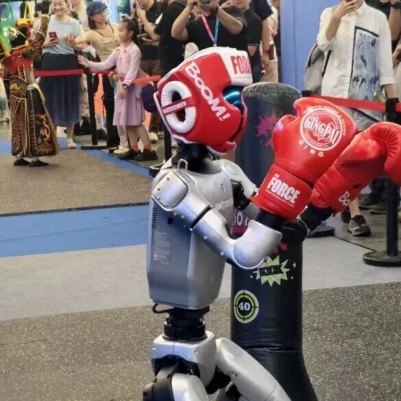 人形机器人走向大众？宇树科技首发应用商店，行业生态“暗战”浮出水面