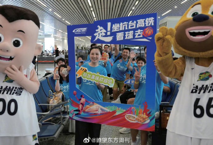 创始人坚持产品创新 vs 管理层追求财务增长，这种战略分歧会如何影响全球运动休闲产业格局？