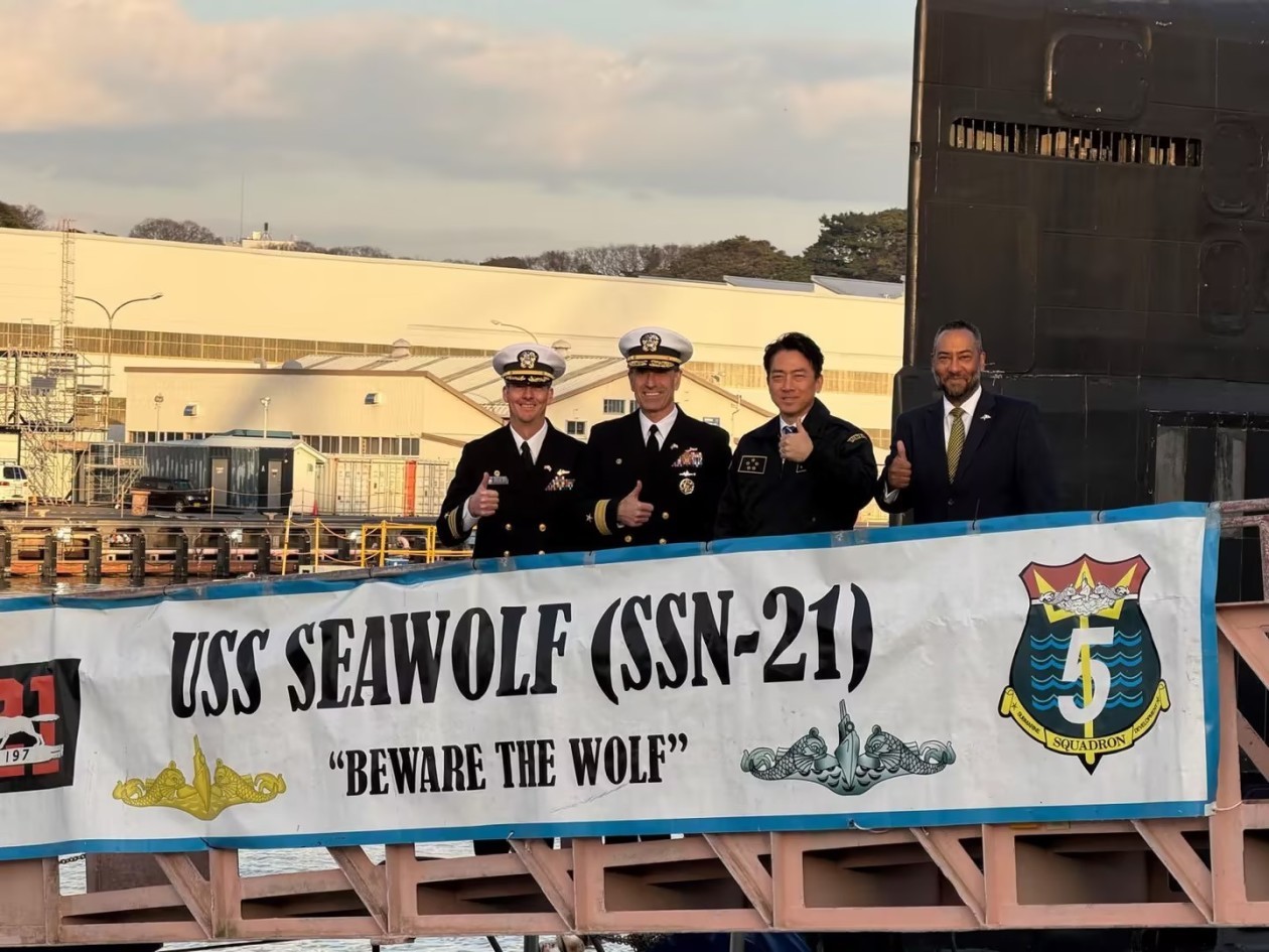 敏感时刻，小泉进次郎登上美国核动力潜艇