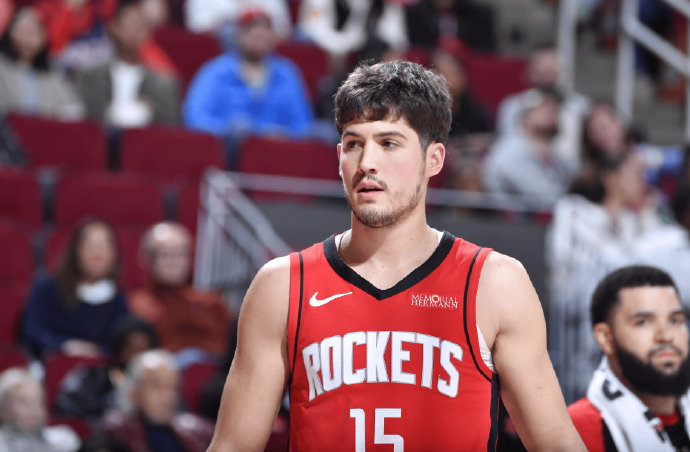 火箭新秀谢泼德三分雨惊艳首秀，NBA新人培养体系是否迎来质变？