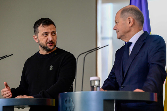 西方450亿军援对抗俄军工产能，2026年战场天平会倾向哪方？