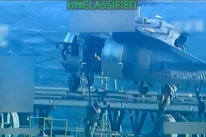 当海军为油轮护航，美委海上冲突会否从扣押升级为直接对峙？