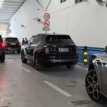 冲上热搜！海南封关120多万卡宴只卖60万？