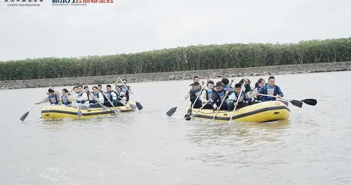 持续助力教育均衡与创新，新东方公益基金会获评年度教育公益典范