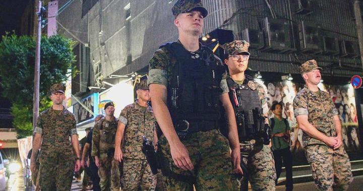 驻日美军宣布：重回冲绳街头持枪巡逻