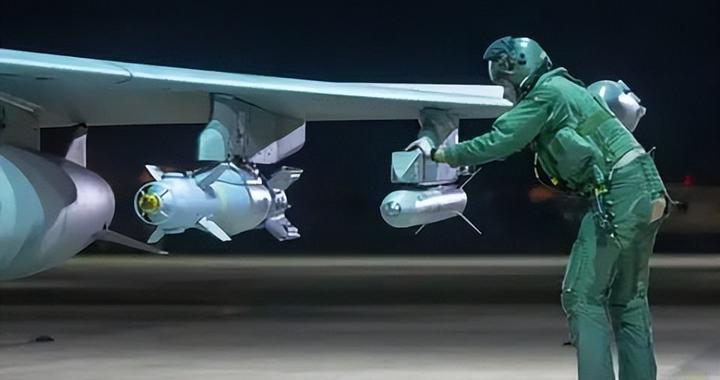 英法空军在叙发动联合空袭