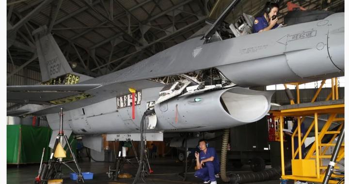 台媒爆料：“台军让飞行员玩命”