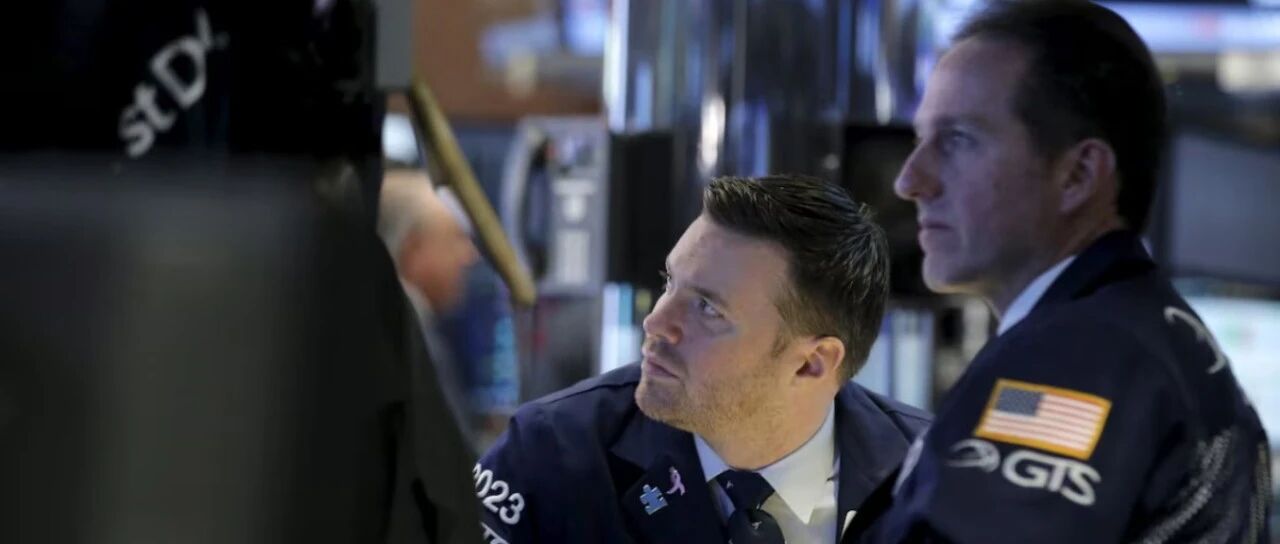 凌晨，传来震耳欲聋的涨声