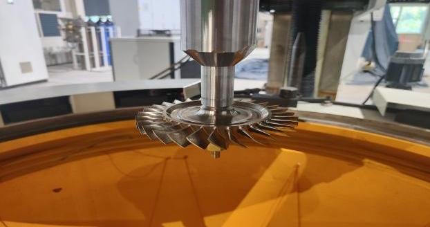 国产“彩色”金属3D打印航空发动机整体涡轮叶盘首次通过点火试车考核