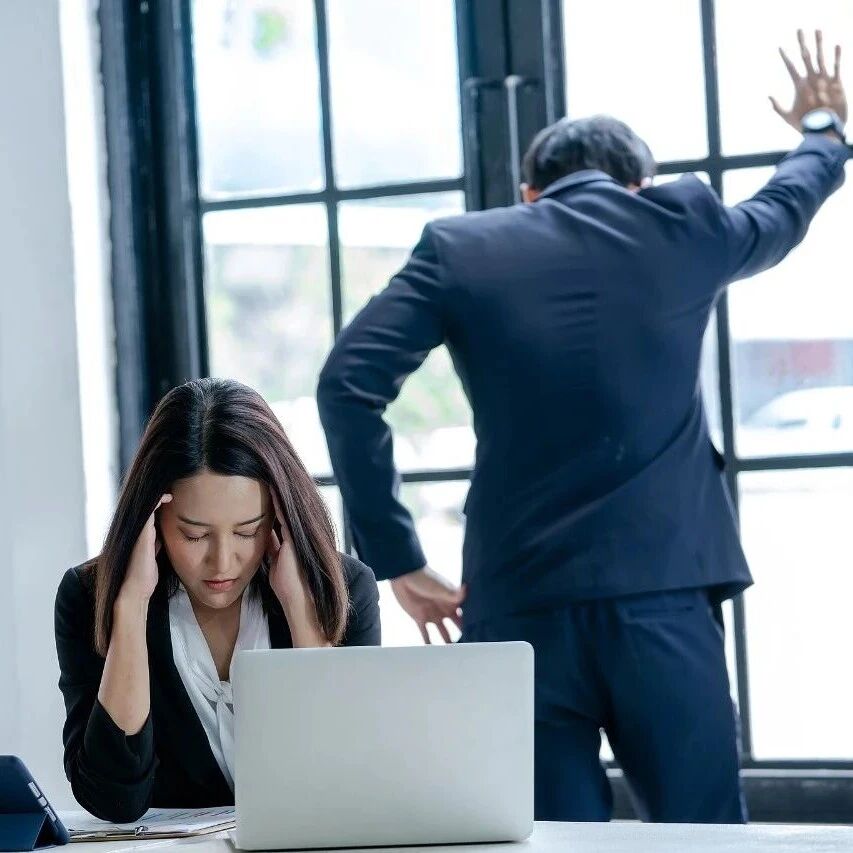 上市公司高管短线交易“神操作”：减持61万股次日又买入20万股！证监局拟对其罚款12万元，公司最新回应