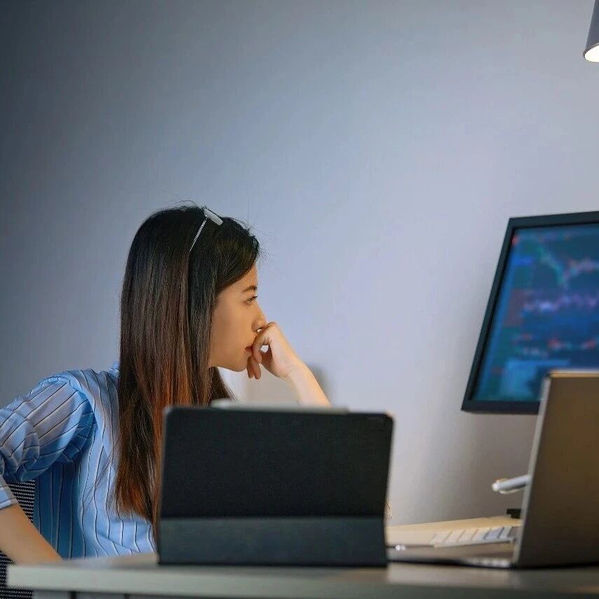 金融圈“炸锅”！北京一私募招核心岗位：满18岁、高中学历即可应聘，懂AI就行