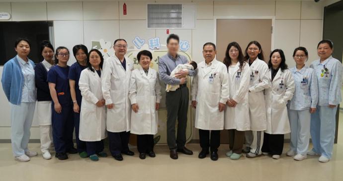 34天宝宝喷射吐奶，周平红团队微创施救，30分钟手术，4天恢复正常喂养