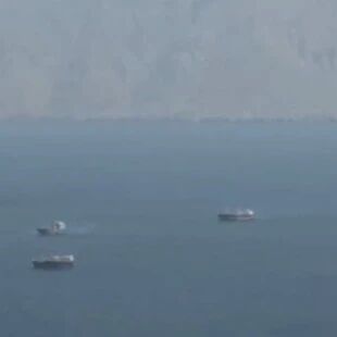 美军再次空袭多艘伊朗油轮，一港口城市传出爆炸声！鲁比奥警告：不要攻击美国海军舰艇